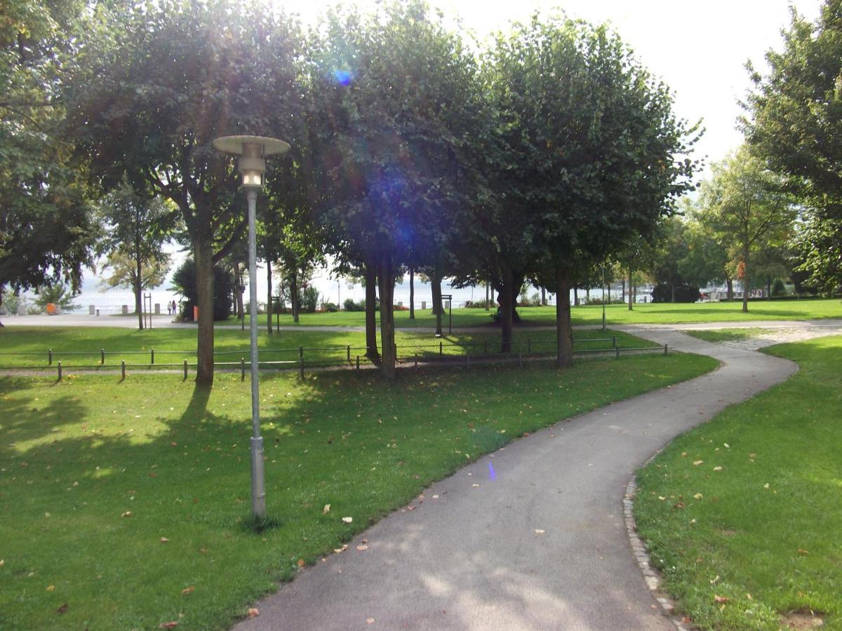 Aeltere Fewo Am Uferpark Friedrichshafen Exterior photo